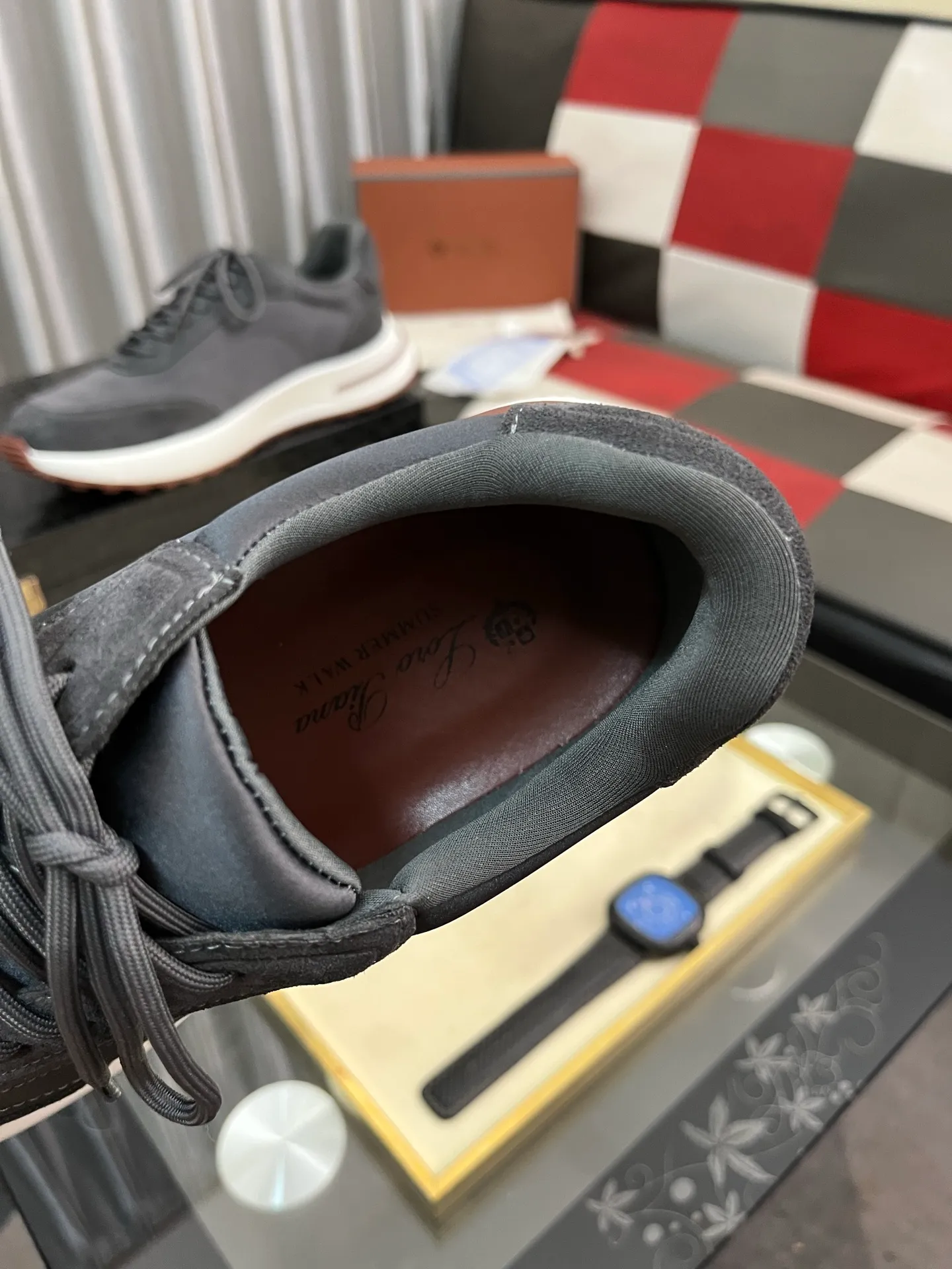 Men's shoes 💰458⌚️⌚️ Loro Pian* Loro Pian* casual shoes are made of cowhide frosted cowhide. Unique texture, simple and elegant, in line with Asian shoe lasts. Almond toe bar, apron style toe, drum-stitched upper. Same color stitching details. Slip-on style for easy on and off. Original color full cowhide lining. The insole is decorated with the 🈶️ brand logo. The original open-molded TPU raw rubber outsole. The soft rubber sole has super grip performance. Comfortable and casual style. You can create 🉑casual🉑formal urban style at will!  Code number: 38-44
